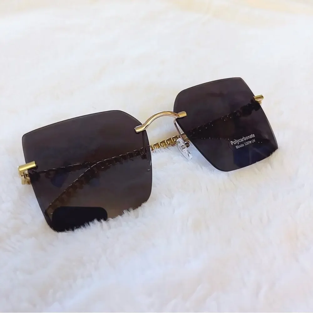 Skyla Black & Gold Chain Link Oversized Sunglasses - Picture 5 of 11